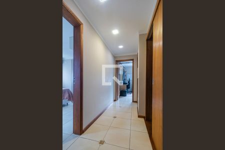Corredor de casa à venda com 3 quartos, 200m² em Teresópolis, Porto Alegre