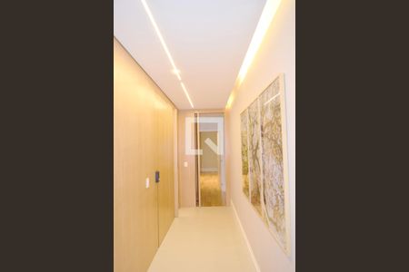 Corredor  de apartamento para alugar com 3 quartos, 227m² em Consolação, São Paulo