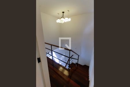 Escada acesso Suítes de apartamento para alugar com 2 quartos, 98m² em Jardim Londrina, São Paulo