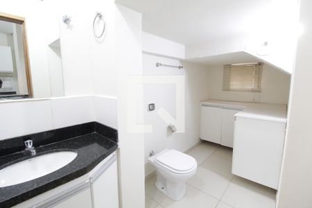 Banheiro de kitnet/studio para alugar com 1 quarto, 35m² em Lídice, Uberlândia