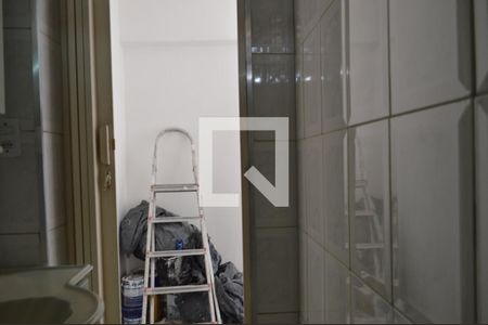 Banheiro de kitnet/studio para alugar com 1 quarto, 48m² em Aclimação, São Paulo