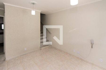Sala de casa de condomínio para alugar com 2 quartos, 92m² em Jardim Ibitirama, São Paulo