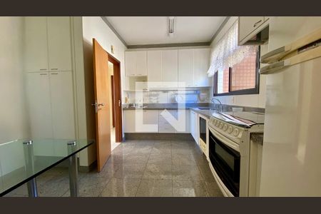 Cozinha de apartamento à venda com 4 quartos, 152m² em Belvedere, Belo Horizonte