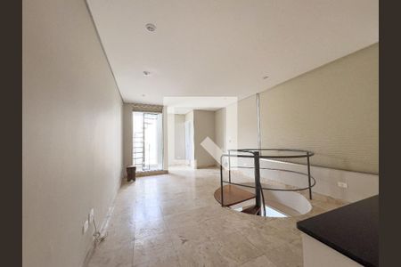 Sala de TV/escritorio, panorâmica  de casa para alugar com 2 quartos, 230m² em Vila Nova Conceição, São Paulo