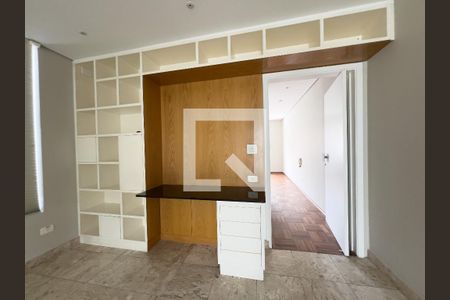 Sala de TV/escritorio, rack  de casa para alugar com 2 quartos, 99m² em Vila Nova Conceição, São Paulo