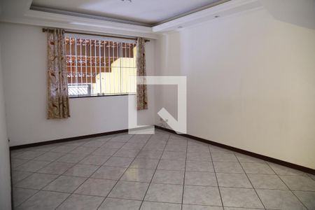 Sala de casa para alugar com 3 quartos, 100m² em Jardim Mangalot, São Paulo