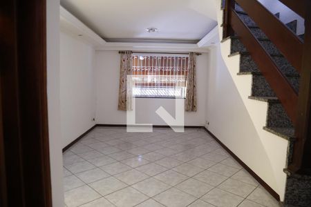 Sala de casa para alugar com 3 quartos, 100m² em Jardim Mangalot, São Paulo