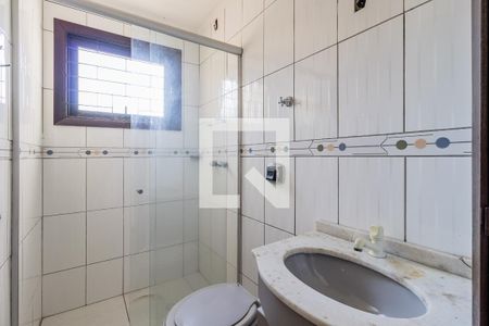 Banheiro de apartamento para alugar com 1 quarto, 39m² em Jardim Lindóia, Porto Alegre