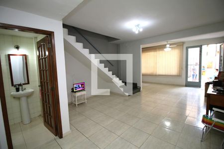 Sala de casa para alugar com 3 quartos, 165m² em Olaria, Rio de Janeiro