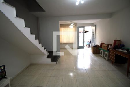 Sala de casa à venda com 3 quartos, 165m² em Olaria, Rio de Janeiro