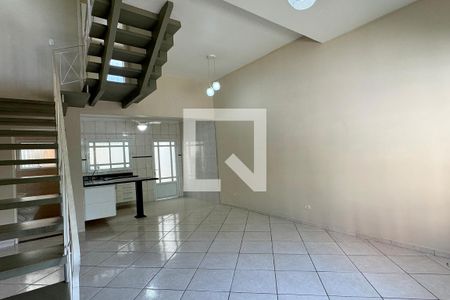 Sala de casa de condomínio à venda com 3 quartos, 130m² em Jardim Tupanci, Barueri