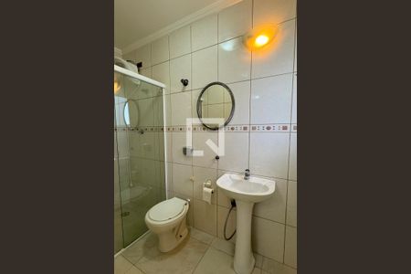 Banheiro da Suíte 1 de casa de condomínio à venda com 3 quartos, 130m² em Jardim Tupanci, Barueri