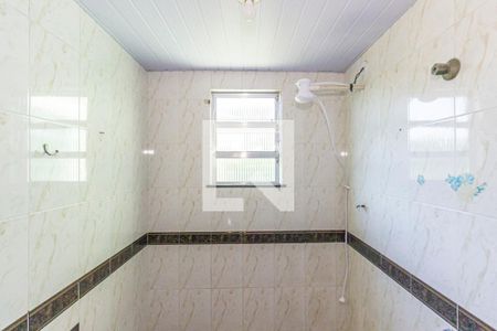 Banheiro de kitnet/studio para alugar com 1 quarto, 72m² em Penha Circular, Rio de Janeiro