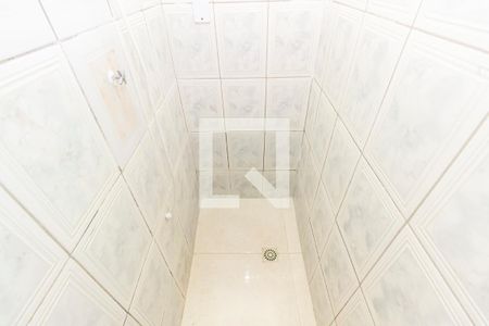 Banheiro de kitnet/studio para alugar com 1 quarto, 49m² em Penha Circular, Rio de Janeiro
