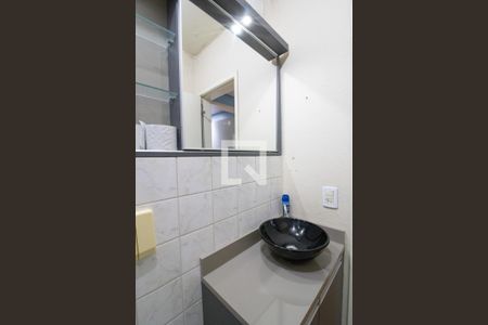 Banheiro de apartamento para alugar com 1 quarto, 38m² em Rubem Berta, Porto Alegre