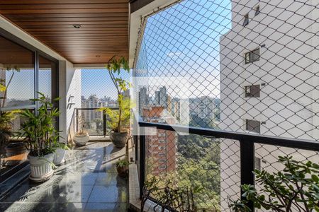 Varanda  de apartamento para alugar com 4 quartos, 239m² em Jardim Fonte do Morumbi, São Paulo