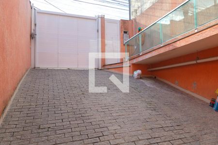 Casa à venda com 200m², 3 quartos e 8 vagas Casa à venda com 200m², 3 quartos e 8 vagasÁrea externa