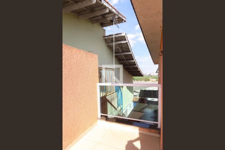 Casa à venda com 200m², 3 quartos e 8 vagas Casa à venda com 200m², 3 quartos e 8 vagasVaranda