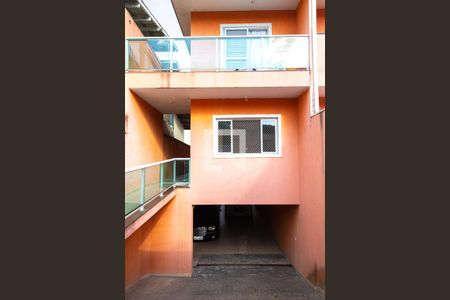 Casa à venda com 200m², 3 quartos e 8 vagas Casa à venda com 200m², 3 quartos e 8 vagasFachada