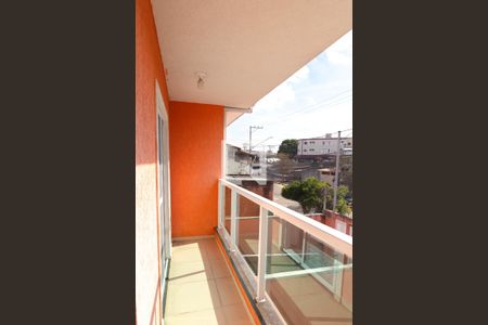 Casa à venda com 200m², 3 quartos e 8 vagas Casa à venda com 200m², 3 quartos e 8 vagasVaranda