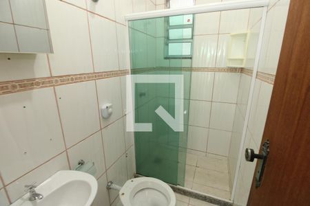 Banheiro de casa para alugar com 2 quartos, 47m² em Água Santa, Rio de Janeiro