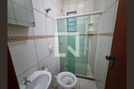 Banheiro de apartamento para alugar com 2 quartos, 47m² em Água Santa, Rio de Janeiro
