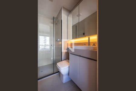 Banheiro de kitnet/studio para alugar com 1 quarto, 22m² em Jardim das Bandeiras, São Paulo