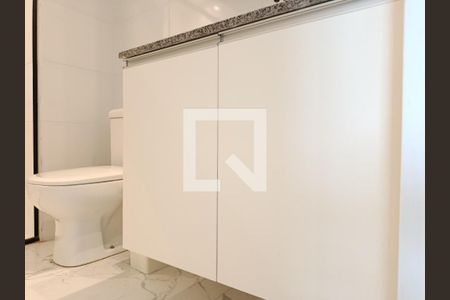 Banheiro Social de kitnet/studio para alugar com 1 quarto, 32m² em Pinheiros, São Paulo