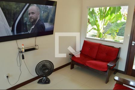 Sala de TV de casa de condomínio para alugar com 3 quartos, 500m² em Pechincha, Rio de Janeiro