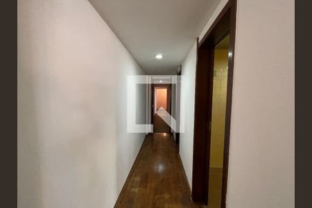 Corredor de apartamento à venda com 3 quartos, 150m² em Laranjeiras, Rio de Janeiro