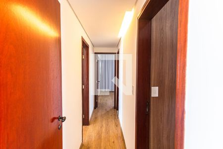 Corredor de apartamento à venda com 3 quartos, 208m² em Cruzeiro, Belo Horizonte