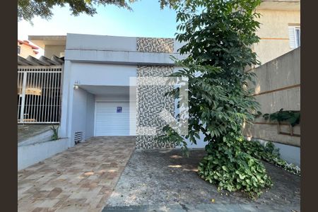 Casa à venda com 90m², 2 quartos e 3 vagas Casa à venda com 90m², 2 quartos e 3 vagasFachada
