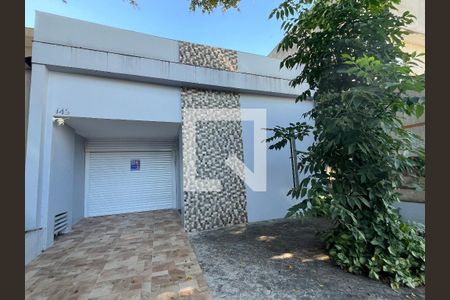 Casa à venda com 90m², 2 quartos e 3 vagas Casa à venda com 90m², 2 quartos e 3 vagasFachada