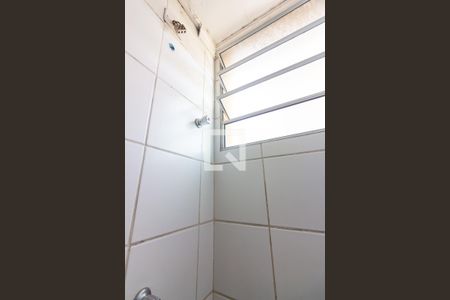 Banheiro de apartamento à venda com 2 quartos, 58m² em Piratininga, Osasco