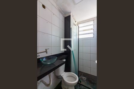 Banheiro de apartamento à venda com 2 quartos, 58m² em Piratininga, Osasco