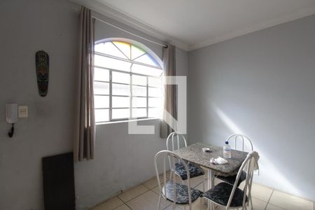 Sala de casa de condomínio à venda com 2 quartos, 67m² em Santa Rosa, Belo Horizonte