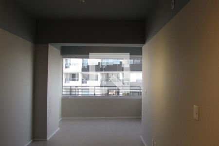 Sala com varanda estendida de apartamento para alugar com 1 quarto, 31m² em Butantã, São Paulo