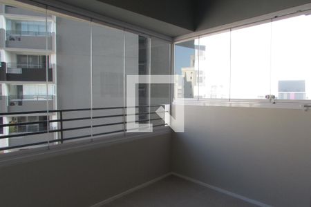 Sala com varanda estendida de apartamento para alugar com 1 quarto, 31m² em Butantã, São Paulo