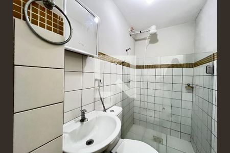 Banheiro de kitnet/studio para alugar com 1 quarto, 24m² em Asa Norte, Brasília