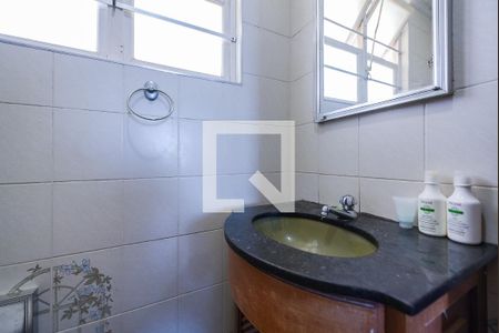 Banheiro de kitnet/studio para alugar com 1 quarto, 28m² em José Menino, Santos