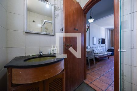 Banheiro de kitnet/studio para alugar com 1 quarto, 28m² em José Menino, Santos