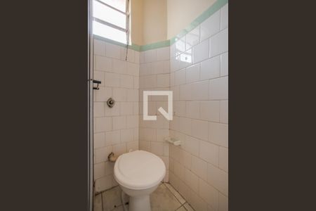Banheiro de apartamento para alugar com 1 quarto, 28m² em Navegantes, Porto Alegre