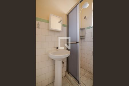 Banheiro de apartamento à venda com 1 quarto, 28m² em Navegantes, Porto Alegre