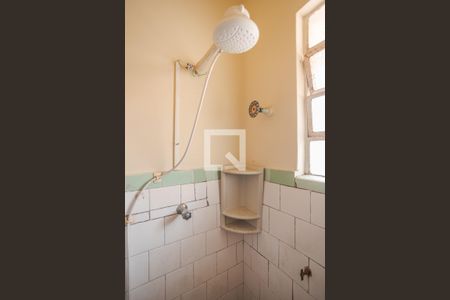 Banheiro de apartamento para alugar com 1 quarto, 28m² em Navegantes, Porto Alegre