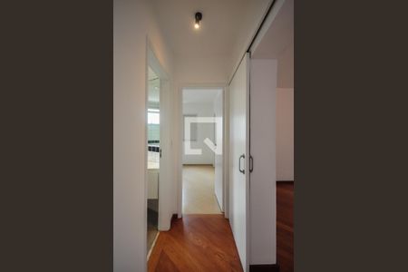 Corredor de apartamento à venda com 2 quartos, 110m² em Real Parque, São Paulo