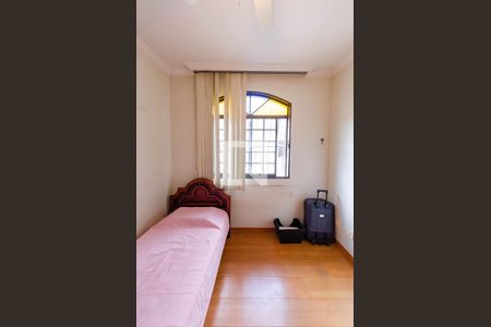Quarto 1 de apartamento para alugar com 3 quartos, 101m² em Alto Caiçaras, Belo Horizonte