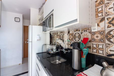 Cozinha  de apartamento à venda com 2 quartos, 53m² em Quitaúna, Osasco