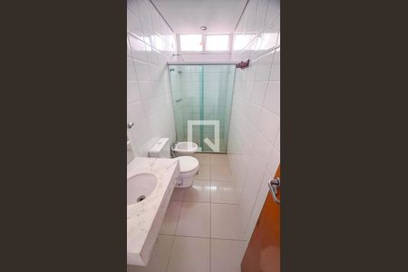 Casa de condomínio à venda com 288m², 4 quartos e 4 vagas Casa de condomínio à venda com 288m², 4 quartos e 4 vagasSuíte