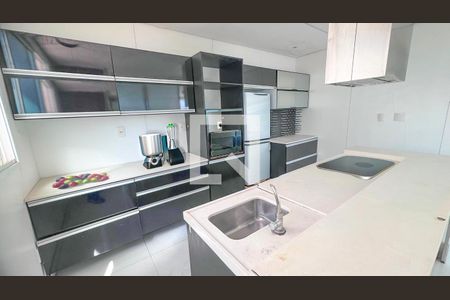 Casa de condomínio à venda com 288m², 4 quartos e 4 vagas Casa de condomínio à venda com 288m², 4 quartos e 4 vagasCozinha