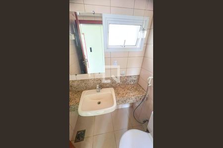 Casa de condomínio à venda com 288m², 4 quartos e 4 vagas Casa de condomínio à venda com 288m², 4 quartos e 4 vagasBanheiro